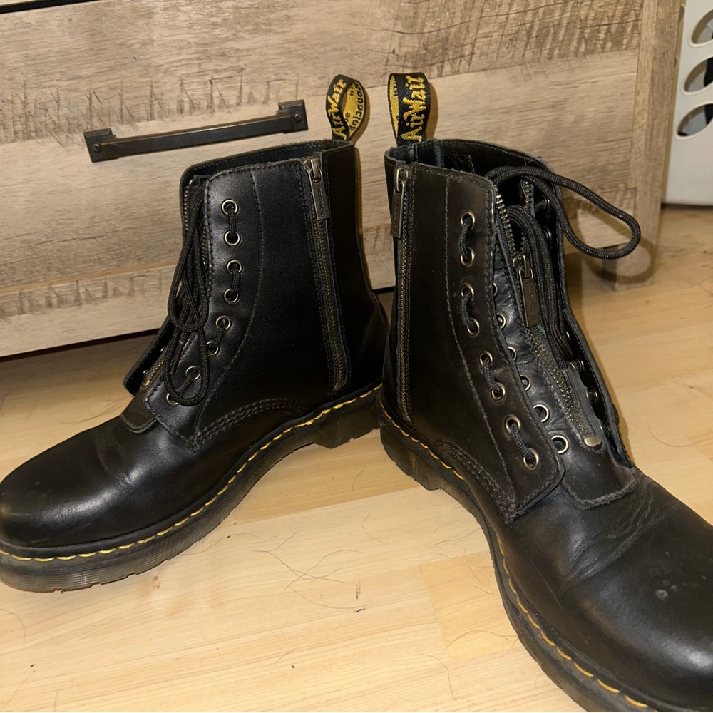 Dr. Martens Black Leather Men's Boots - Picture 2 of 6